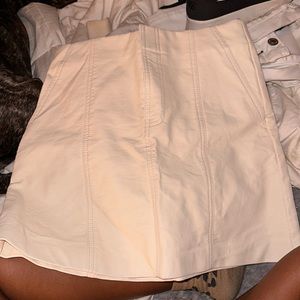 Zara XS cream leather skirt! Pockets too.